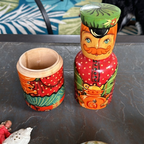 Signed Russian vintage hand painted vodka bottle holder (empty). - Picture 3 of 5